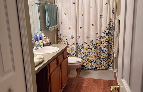 Spring Hill Bed & Breakfast | Little pink B & B in paradise near Wikki Wachi.play video games, pool, beach.