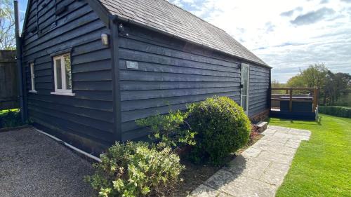 Crowhurst House | Little Pyes barn