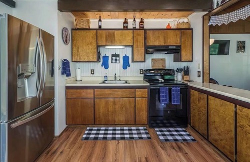Arnold Cabin | Little Red Cabin in Arnold California