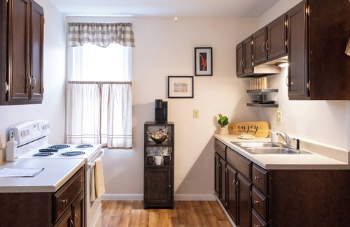 Mill Hall House | Little Red House on Hill Street 1bd, 1bth sleeps 4