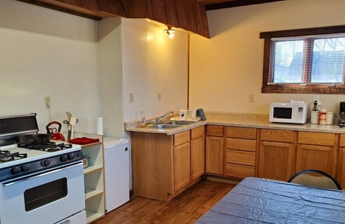 Leon House | Little River Inn Motel & Guest House