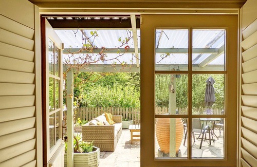 Barns Green Cabin | Little Russets - Horsham - a lodge/cabin that sleeps 2 guests in 1 bedroom