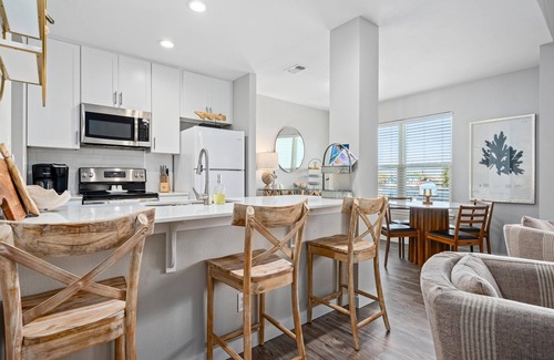 Harbor Oaks Condo | Little's Toasty Coasty | Pool Access, Canal Views