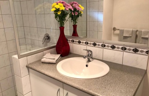 Bovell Bed & Breakfast | Little Shangri-La