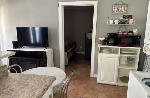 Flovilla Cottage | Little Southern Charm in tranquil Flovilla with AC, WiFi