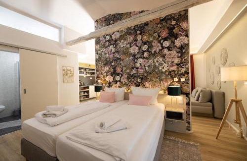 Buhlau/Weier Hirsch Apartment | Little Suite Apartments