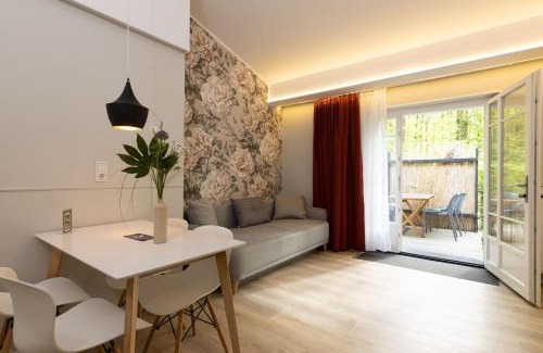 Buhlau/Weier Hirsch Apartment | Little Suite Apartments