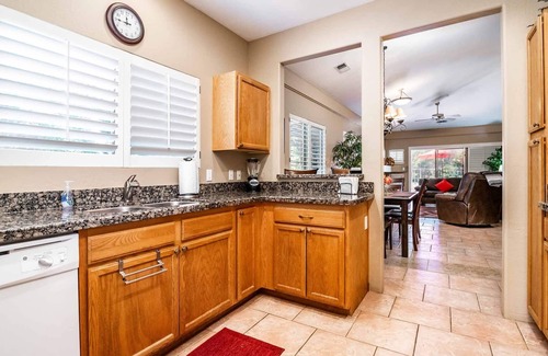 Nepenthe House | Little taste of Heaven, 5 min walk to pool/hot tub, close to hikes & restaurants