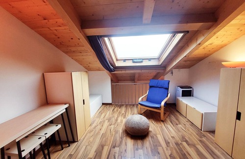 Villanuova sul Clisi House | Little terraced house on the green hills above Salò - Red House