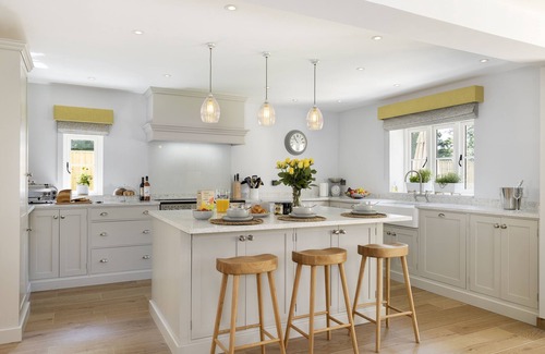 Bourton-on-the-Hill Cottage | Little Tithe, Set back from the road at the end of a private gated gravel driveway