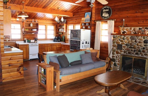 Grand Rapids Cabin | Little Trout Lake Cabin on the pristine Wabana Chain: Views, Wooded, Bunkhouse