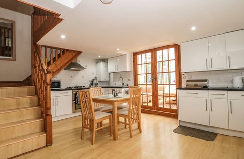 Burnham-on-Sea Cottage | LITTLE WALTON, family friendly, with a garden in Burnham-On-Sea