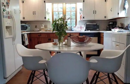 Germantown House | Little White House - Private near Hudson & hiking