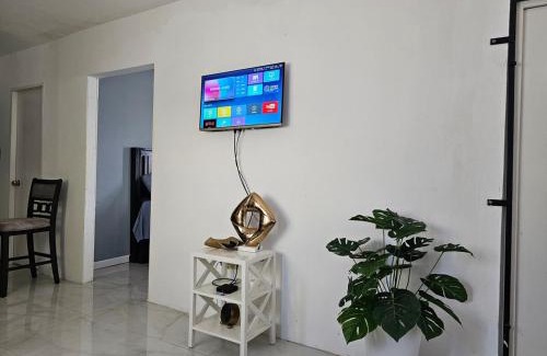 Orange Bay Apartment | Little yellow house
