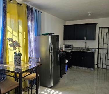 Orange Bay Apartment | Little yellow house