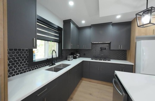 Southeast Calgary House | Live Like Royalty: Central 3-Bedroom Retreat| Calgary | Near Stampede