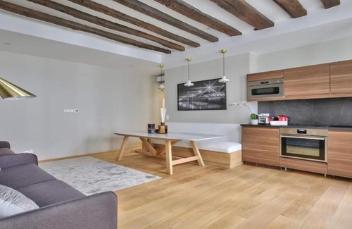 Porte-Saint-Martin Apartment | Live Marais, live Paris center! chronicle of life in the historic center