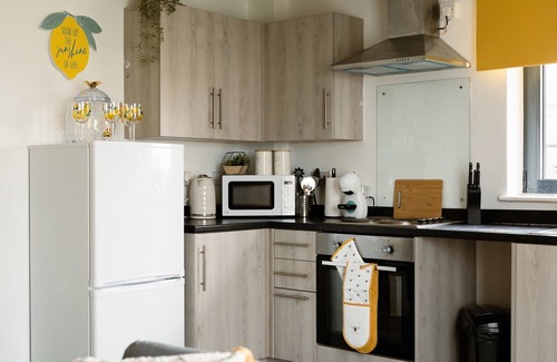 George Green Apartment | Livestay Modern One Bed Apartment with Parking