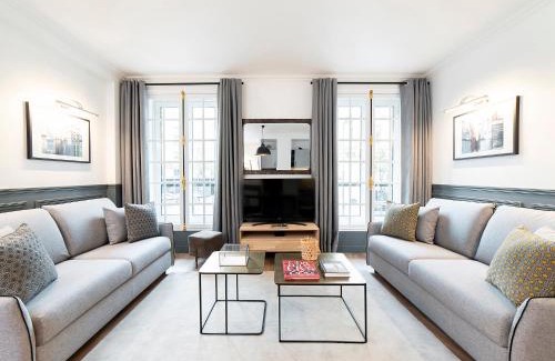 Quartier Sainte-Avoye Apartment | LivinParis - Luxury 2 Bedrooms Centre Pompidou