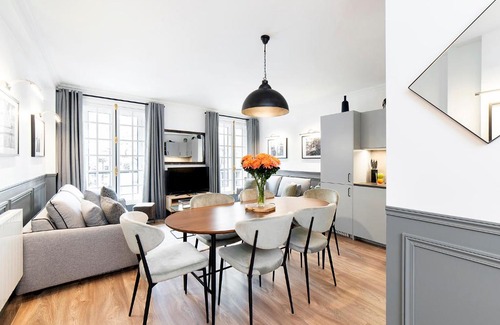 Quartier Sainte-Avoye Apartment | LivinParis - Luxury 2 Bedrooms Centre Pompidou