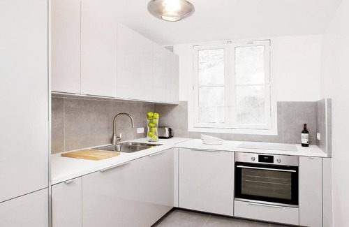 Quartier du Faubourg-Montmartre Apartment | LivinParis | Luxury 4 Bedrooms Opera Lafayette II