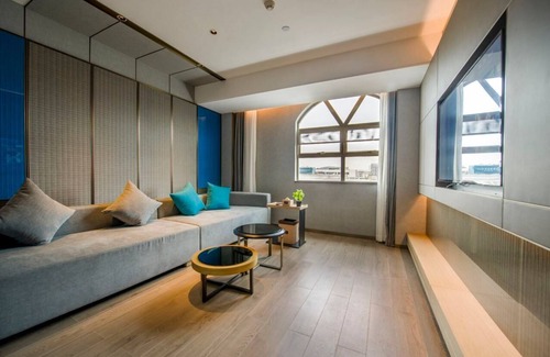 Shiqiao Hotel | LIZ International Hotel Panyu Ginza Shiqiao Metro Branch - Free Shuttle Bus to Canton Fair Complex During Canton Fair Period