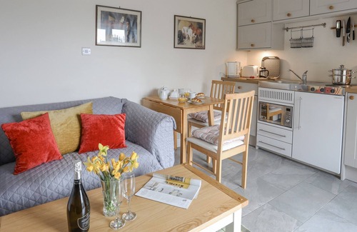 Abergele Cottage | LLO BACH BACH, pet friendly, country holiday cottage in Abergele