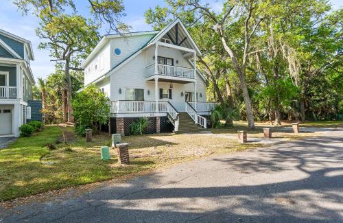 Saint Helena Island House | Lloyd's Lodge at Davis Love Dr