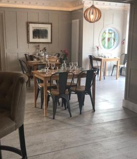 Llanelli Hotel | LLwyn Country House