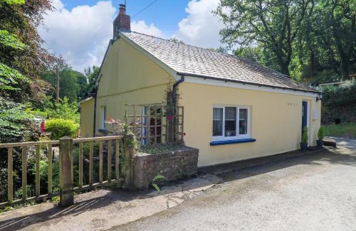 Cardigan House | Llyn Y Felin