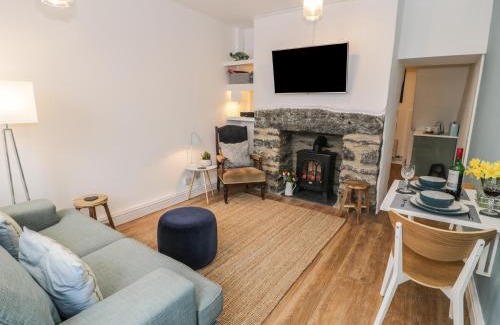 Borth-y-Gest House | Llys Madoc