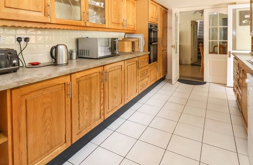 Ruabon Cottage | LLYS OFFA, pet friendly, luxury holiday cottage, with pool in Ruabon