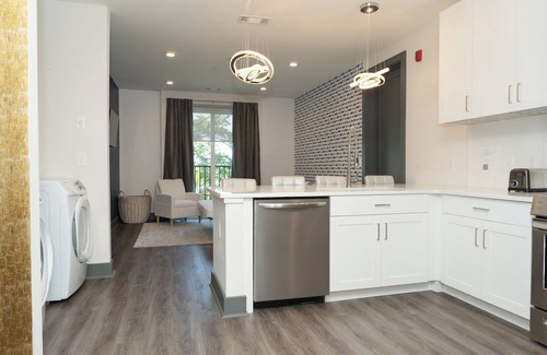 Rolling Mill Hill Condo | Local Host Dwntwn 2BD, 2BA Luxurious Condo Great Amenities & proximity anywhere