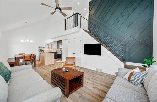Traverse City House | Locally Owned 4BR w/Hot Tub