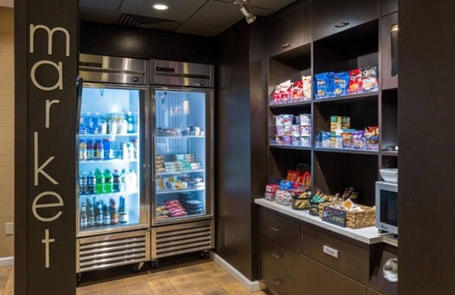 Nut Tree House | Located across from Outlet shopping and EV charging stations