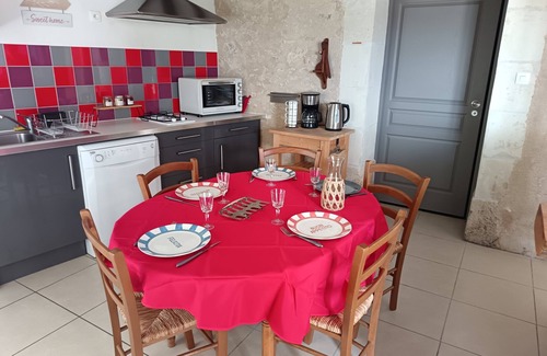 La Croix-en-Touraine House | located between Amboise and Chenonceau and close to the Loire Valley vineyards