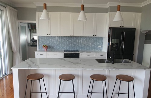 Windang House | Located between picturesque Lake Illawarra and Windang beach
