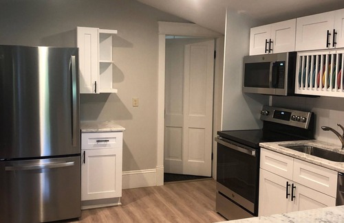 Butteville House | Located in Heart of Oregon Wine Country - 5 minutes from Champoeg Park