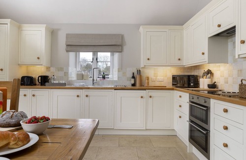 Chipping Norton Apartment | Located in the charming Cotswolds village of Foscot, Shepherds Cottage is a beautiful 17th century,