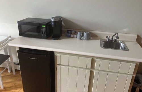 Charlottetown House | Located in West Royalty Charlottetown, close to shopping & restaurants.