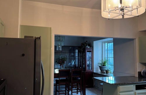 Mount Angel House | Located near wineries, tulip festival, outlets, Bauman’s Fram & state parks!