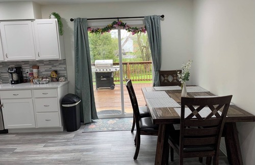 Elizabethtown House | Located right at the center of Elizabethtown , Lancaster, York and Hershey park.