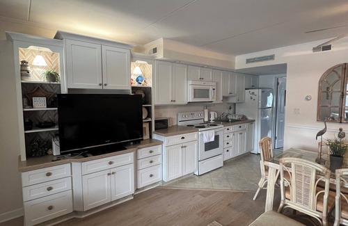 Admiral Estates Condo | Location! 1/2 block to Cape May Beach! Pool, parking, grills, family friendly