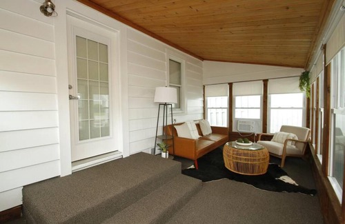 Brooklyn House | LOCATION! 2bd/1ba with 2 patios on Wamplers Lake.