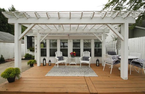 Brooklyn House | LOCATION! 2bd/1ba with 2 patios on Wamplers Lake.