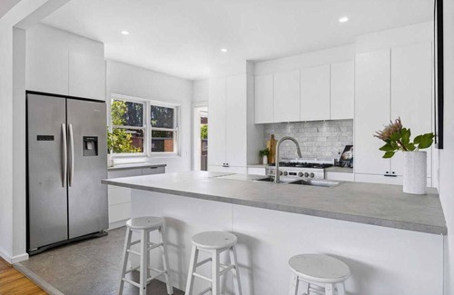 Ararat House | LOCATION - Enjoy this amazing 3 bedroom 2 lounge home while staying in Ararat!