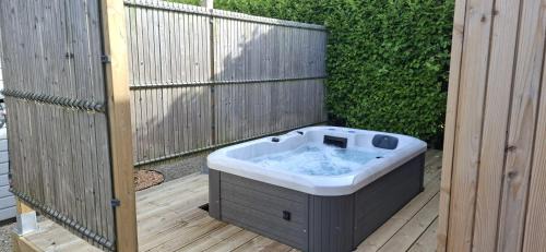 Plougourvest Apartment | Location Finistère Jaccuzi privé