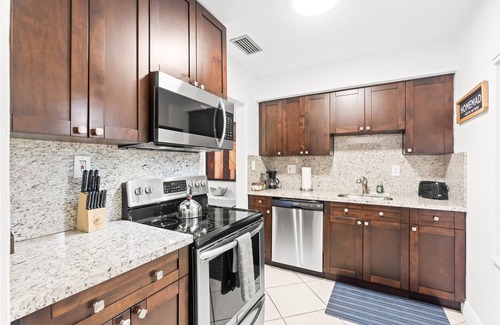 South Miami House | Location Huge yard Managed by BNR Vacation Rentals