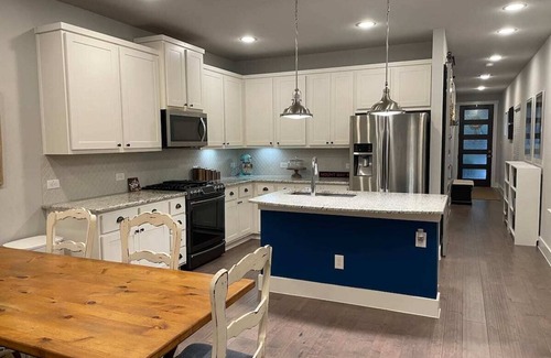 Alamo Heights House | Location, location, location! Perfectly charming!