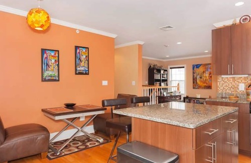 D Street - West Broadway Condo | LOCATION, LOCATION LOCATION, 2 Bed, 2 Bath Luxury Condo